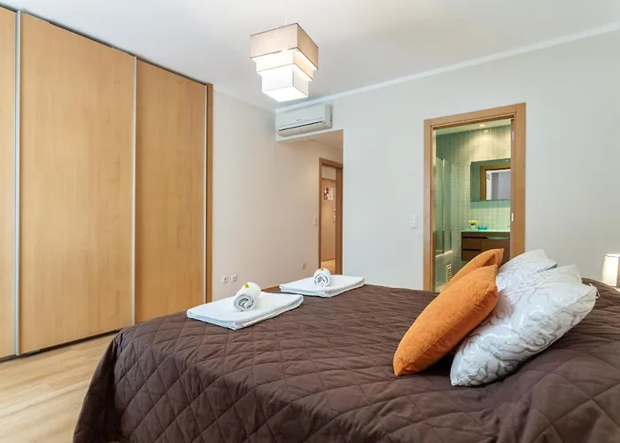 Privilege Apartment Buddha with Rooftop Pool, Village Marina - Olhão